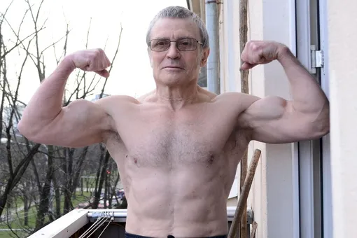 Посмотрите на 71-летнего качка-феномена из России, который выглядит лучше молодых атлетов