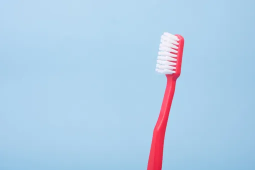 Правда ли, что можно повторно заболеть коронавирусом из-за зубной щетки?