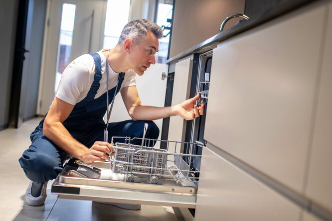Как ухаживать за посудомоечной машиной, чтобы она дольше и лучше работала?