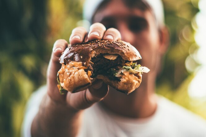 Почему вы не испытываете чувство сытости после еды: 7 неочевидных причин повышенного аппетита