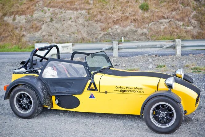 Leitch Super Sprint ещё одна фантазия на тему Lotus 7 в исполнении новозеландцев. Компания Leitch делает кит-кары и реплики с 1986 года, а также занимается автореставрацией.