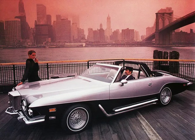 1979 год, Stutz Bearcat Convertible. Модель, представленная как открытая версия Blackhawk, производилась с 1979 по 1987 год.