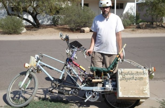 Практически все необходимое для Crazy Bike («Сумасшедшего байка») убежденный сторонник повторного использования мусора Amberwolf нашел на механической свалке. Он использовал это транспортное средство для ежедневных поездок из пригорода на работу и обратно. К сожалению, велосипед сгорел во время пожара в доме в 2013 году.