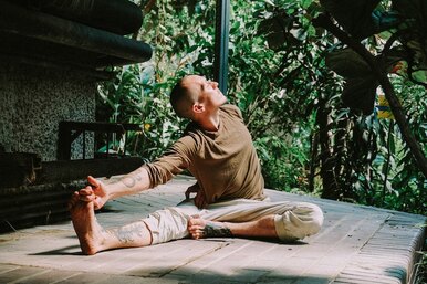 Как избавиться от болей в спине и стресса? Ответ прост — йога