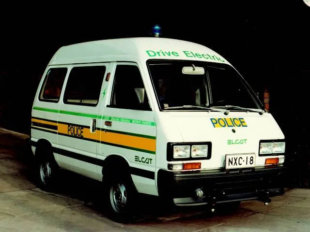 А это ELCAT Cityvan 1990 года выпуска. Компания ELCAT Electric Vehicles существует в Ярвенпяа с 1990 года и выпускает электромикроавтобусы серии Cityvan и гольф-кары. Основные клиенты ELCAT городские службы, в частности их автобусики использует финская почта.