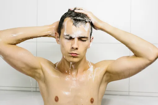 Цинк, селен, хром, магний, витамин В в составе мужского шампуня питают фолликулы и предотвращают выпадение волос.