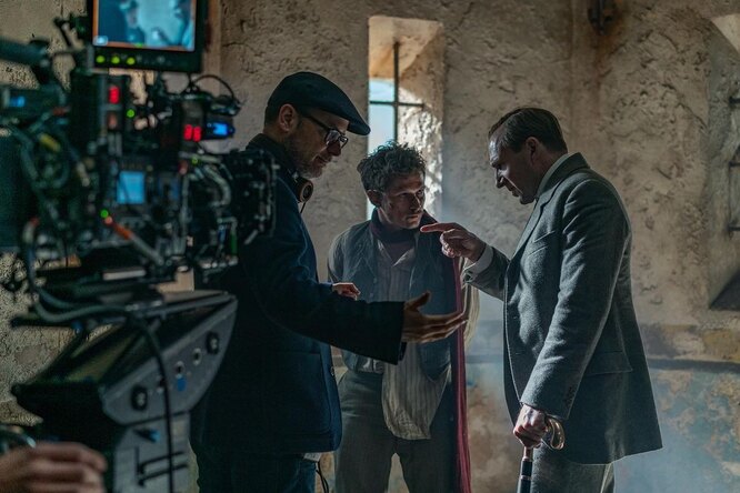 Драки под «Калинку-малинку»: вышел новый трейлер приквела Kingsman Драки под «Калинку-малинку»: вышел новый трейлер приквела Kingsman