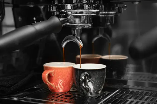 Почему не стоит пить кофе до 11 утра: кардиолог предупредил об опасности