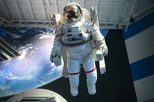 «Футболка кажется тяжелой»: российский космонавт рассказал, что чувствует человек, вернувшийся из космоса на Землю