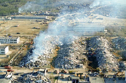 Последствия землетрясения, произошедшего 28 мая 1995 года в Нефтегорске