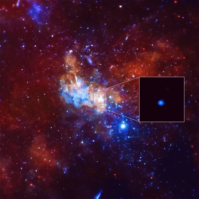 Когда нашей Вселенной было всего около 875 млн лет от роду, в космосе сформировалась черная дыра массой в 12 млрд Солнц. Для сравнения, черная дыра в центре Млечного Пути (на снимке вверху) всего лишь в 4 млн раз тяжелее Солнца. Сверхмассивная J0100+2802 находится в центре галактики, расположенной в 12,8 млрд световых лет от нас. Сейчас ученые ломают голову над вопросом: как ей удалось достичь таких размеров за столь короткий промежуток времени?
