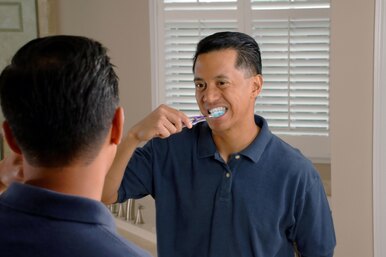 Чистка зубов: когда лучше это делать — до еды или после приема пищи?