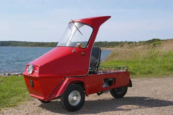 Norsjo. Компания, основанная в 1951 году и до сих пор производящая мопеды. Norsjo Shopper (на снимке) автомобилеподобный трёхколёсный мопед, представленный в 1994 году.