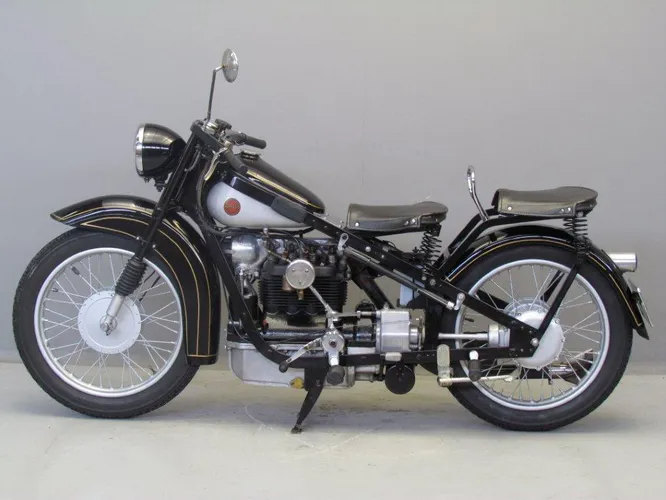 Напоследок единственный датский производитель мотоциклов, Nimbus (на снимке модель 750сс 1946 года). Производство существовало с 1919 по 1960 год.