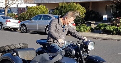 Какой советский мотоцикл подарили российские фанаты вокалисту группы ...