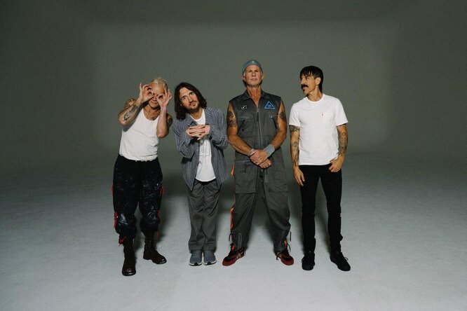 Red Hot Chili Peppers снова с нами: смотрим новый клип «Black Summer»