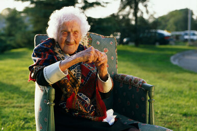 Какой секрет долголетия у 122-летней француженки Жанны Кальман, которая курила, но занималась спортом?