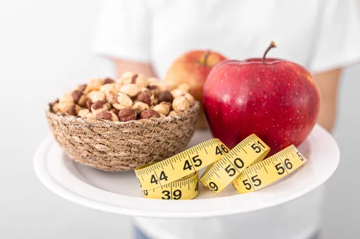 Используйте формулу, чтобы рассчитать свою суточную норму калорий