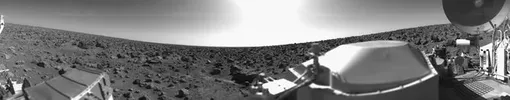Черно-белая панорама Марса, снятая станцией Viking II
