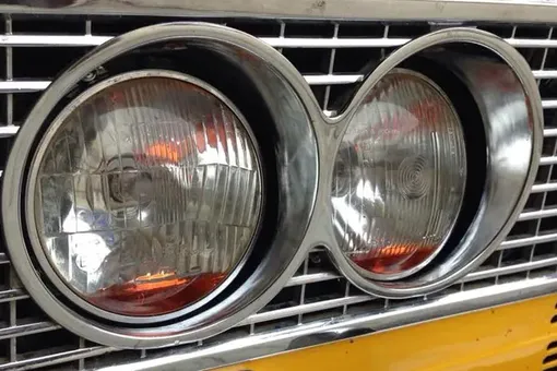 Зачем в фары классических авто заливали жидкость?