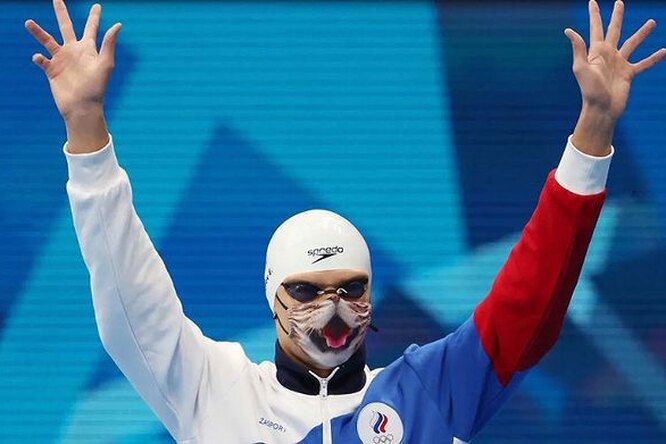 Фанаты устроили флешмоб в аэропорту в честь олимпийского чемпиона Евгения Рылова Фанаты устроили флешмоб в аэропорту в честь олимпийского чемпиона Евгения Рылова
