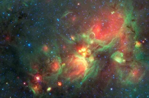 Участники проекта Zooniverse в 2015 году просматривали снимки телескопа «Спитцер» и на многих снимках обнаружили необычные шары жёлтого цвета, затем доложив об этом в НАСА. После более подробного изучения выяснилось, что именно так выглядят ранние стадии зарождения звёзд. Некоторые учёные считают, что это открытие настолько важно, что его можно называть «недостающим звеном» в астрономии.