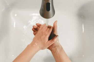 Физики установили, сколько именно нужно мыть руки для избавления от грязи