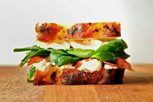 Как сделать вкусный горячий сэндвич с ветчиной и сыром: попробуйте этот рецепт