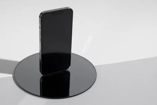 Ученые придумали чудо-стекло для смартфонов: оно убивает до 99,9% бактерий