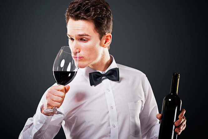 Правила подачи вина и других напитков: освойте арсенал бармена
