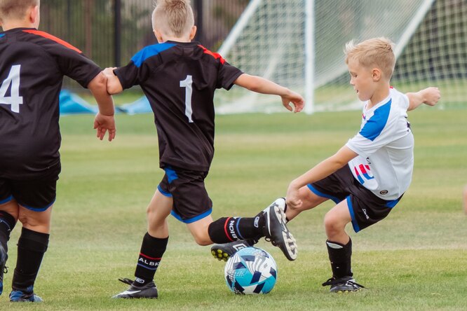 В 150 школах России ввели уроки по футболу