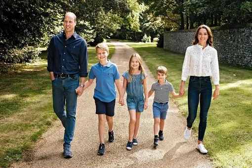 Принцесса Кейт Миддлтон и принц Уильям с детьми