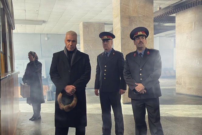 Фронтмен Rammstein Тилль Линдеманн выпустил песню на русском языке Фронтмен Rammstein Тилль Линдеманн выпустил песню на русском языке