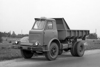 Как выглядит советский МАЗ-510, грузовик с асимметричной кабиной