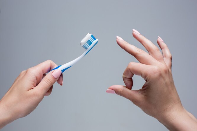 Зачем нужно чистить зубы два раза в день утром и вечером? Чтобы зубы и ротовая полость как можно дольше оставались здоровыми!