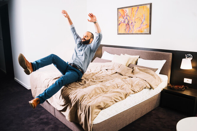 Как наладить сон, если вы работаете из дома: 7 важных правил для удаленщиков