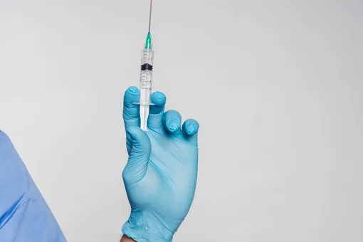 Глава Pfizer: для вакцинации от COVID-19 может потребоваться третья доза