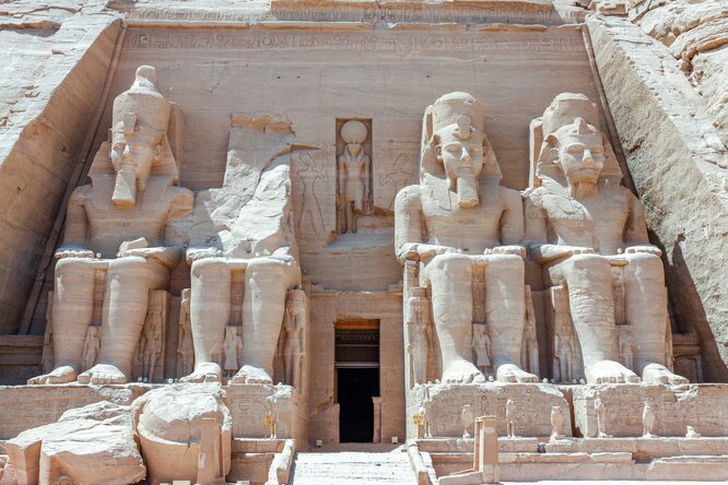 «Золотой город»: какие сокровища археологи нашли в египетских песках?