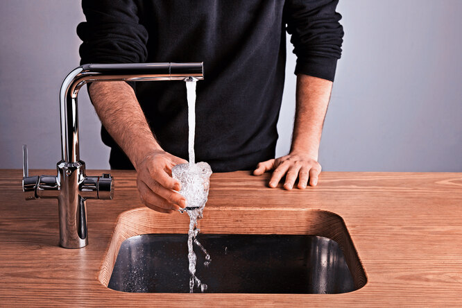 Можно ли отравиться обычной водой, если выпить очень много?