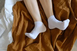 Почему полезно спать в носках: один важный повод, чтобы это попробовать
