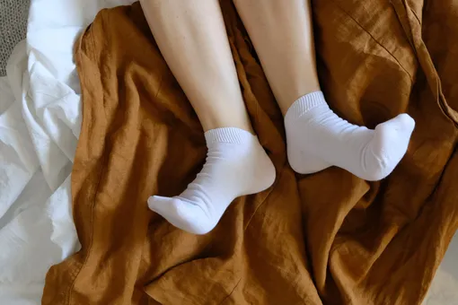 Почему полезно спать в носках: один важный повод, чтобы это попробовать