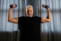 Как убрать жир с боков в 30, 40 и 60 лет? 4 лучших упражнения