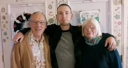 Джерри Журе с внуком и женой