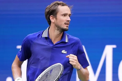 Медведев победил «величайшего теннисиста всех времен» в финале «Большого шлема»