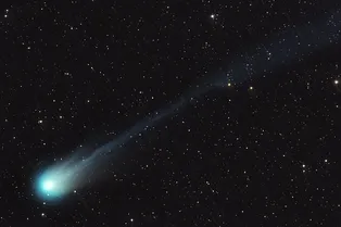 «Дьявольская» комета Понса-Брукса, звездопад Лириды и соединение планет: где и когда смотреть в апреле 2024 года?