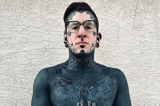 Посмотрите на одного из самых татуированных мужчин в мире: 96% его тела покрыто чернилами