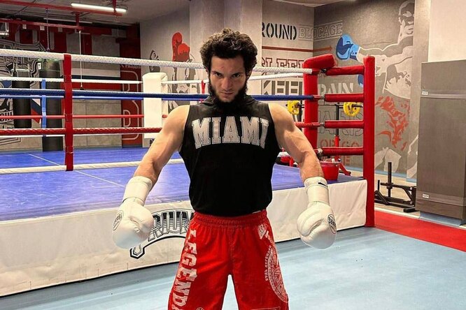 Пошли странный ты даже не спросил куда мне. Я нюхаю всегда. Заварушка мем. Патологоанатом смешные картинки. Никогда не нападайте на русских.