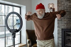 Как тренируется долгожитель в 102 года: узнайте его секрет сохранения здоровья