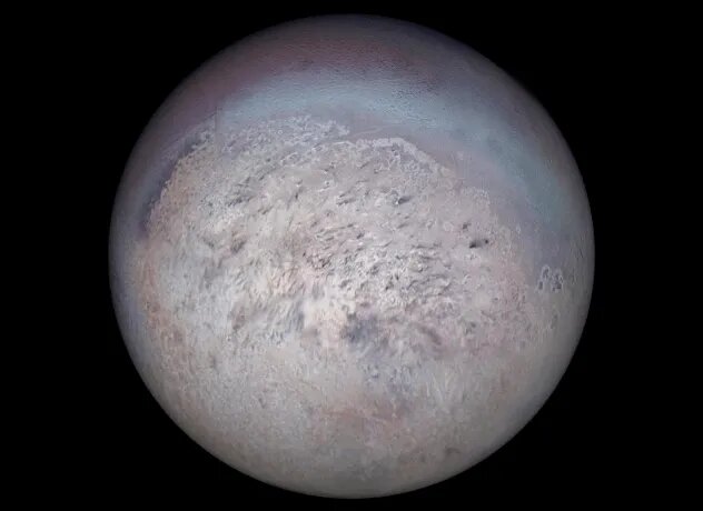 Тритон. Снимки, сделанные станцией «Вояджер-2» в августе 1989 года показали, что крупнейшая луна Нептуна, Тритон, в основном состоит из камня и замёрзшего азота, а под поверхностью возможна жидкая вода. Это чрезвычайно холодное (-235 C!) и недружелюбное место, предоставляющее немало загадок для учёных. Например, отражающие свет участки поверхности из некоего гладкого металлообразного вещества.