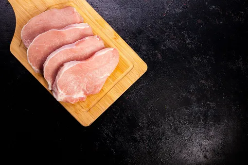 Почему не нужно мыть мясо и рыбу перед приготовлением